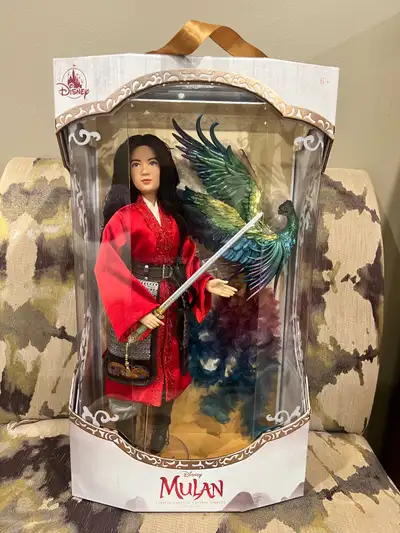 Never been displayed / taken out of the box, only kept in storage