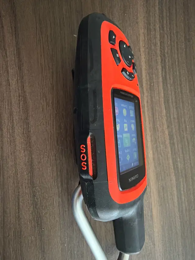 Garmin inReach Explorer+ Satellite GPS Communicator in Fishing, Camping & Outdoors in Winnipeg - Image 3