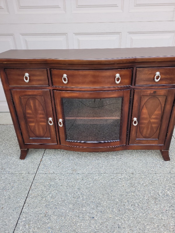 PRISTINE STUNNING SHOWSTOPPER SIDEBOARD/CREDENZA/BUFFET Dressers
