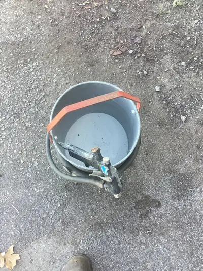 Small air powered sand blaster, View more