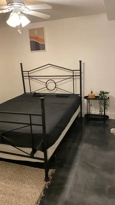 Chambre à louer MEUBLÉE À proximité d’épiceries, pharmacie, hôpital Charles-Lemoyne, autobus, statio...