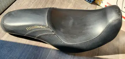Genuine Harley-Davidson Badlander 2 Pasenger Seat For All Harley-Davidson Dyna Models Motorcycles. I...