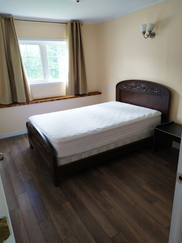 2 bedroom, 1 bath unit in Lakeside 1850 including utilities. Long