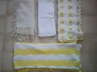 Couvertures, draps, couvre-lit  ancienne (1940) de bébé