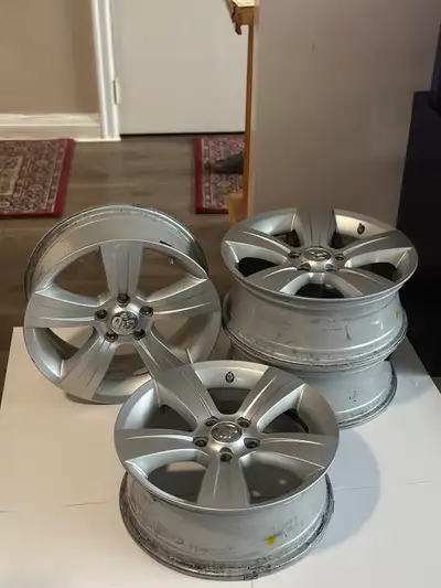 Size: 17" x 6.5" Bolt Pattern: 5x114.3 (5x4.5) Offset: +39mm Center Bore: 67.1 mm Can deliver or pic...