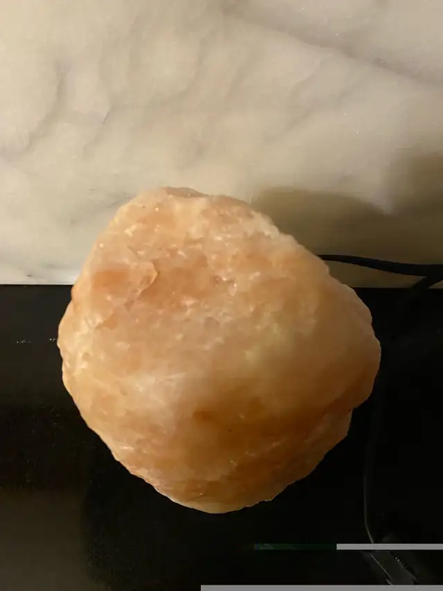 Himalayan salt lamp  in Indoor Lighting & Fans in City of Toronto - Image 5