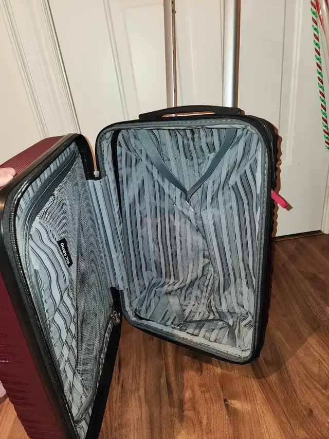 carry on luggage in Bags & Luggage in City of Toronto - Image 3