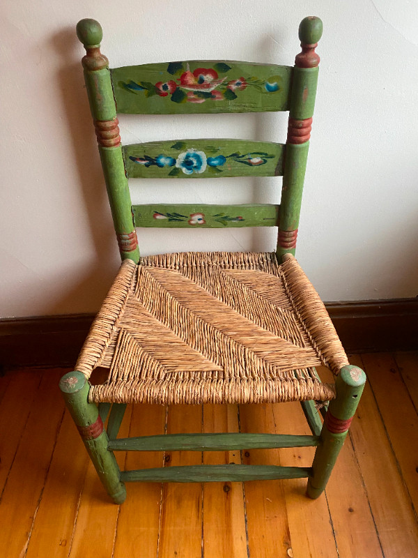 Vintage Green Floral Wood Wicker Chair in Home Décor & Accents in Kitchener / Waterloo