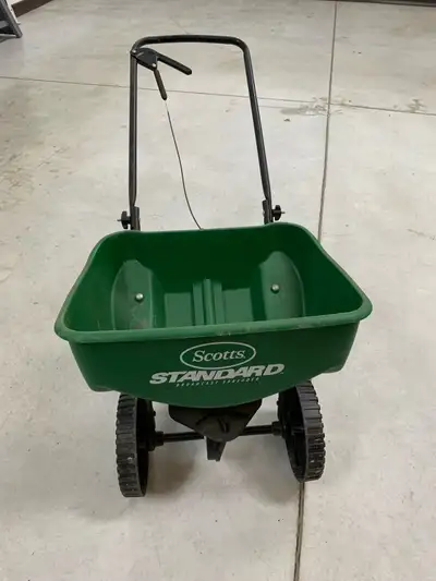 Fertilizer spreader , View more
