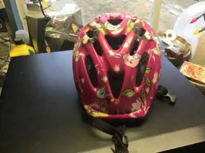 Pink bike helmet / Casque de vélo rose Garneau, View more