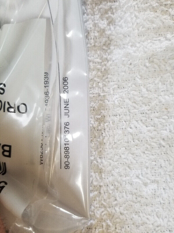 BRAND NEW Mercury 56-881006A05 Set Of Two Push Pins in Boat Parts, Trailers & Accessories in Kingston - Image 3