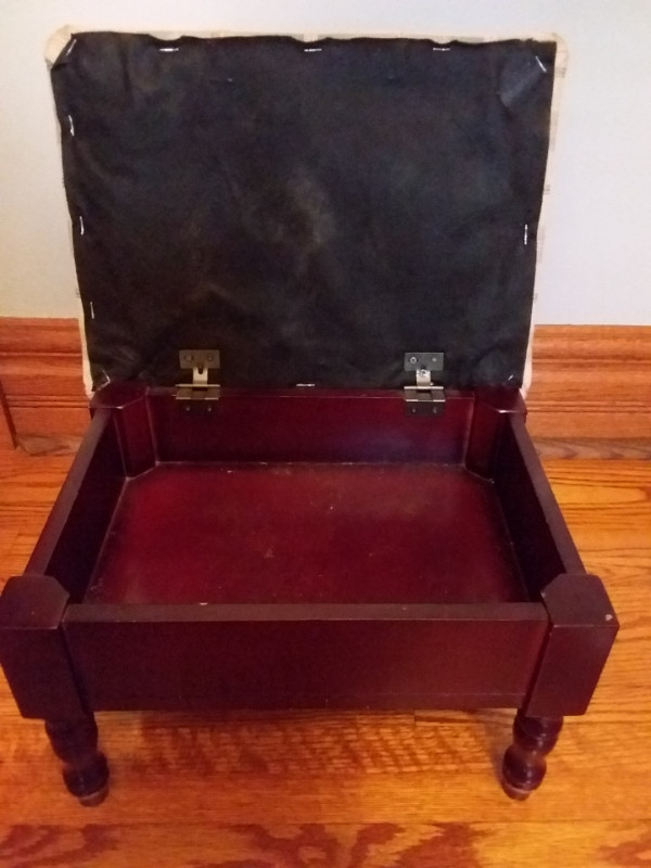 Ottoman Foot/seat storage stool in Other in City of Toronto - Image 2