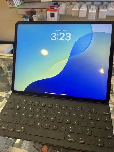iPad pro 12.9 inch 5th gen 1TB with celler + Smart Keyboard., View more