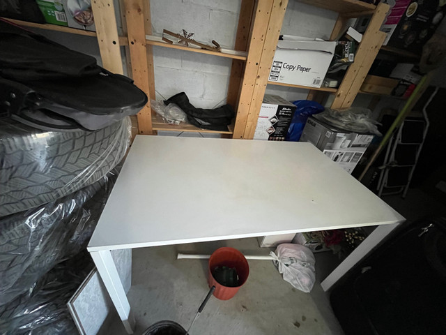 Table desk in Other Tables in Markham / York Region