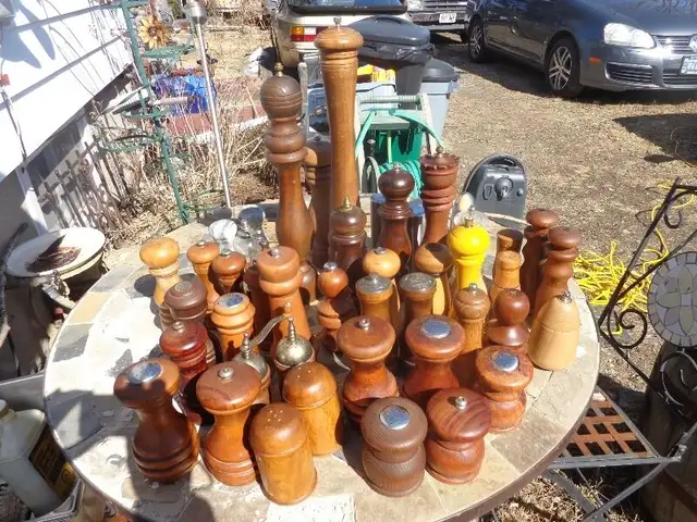 cast iron pans, kitchen knives , pepper mills and more in Kitchen & Dining Wares in Oshawa / Durham Region - Image 9