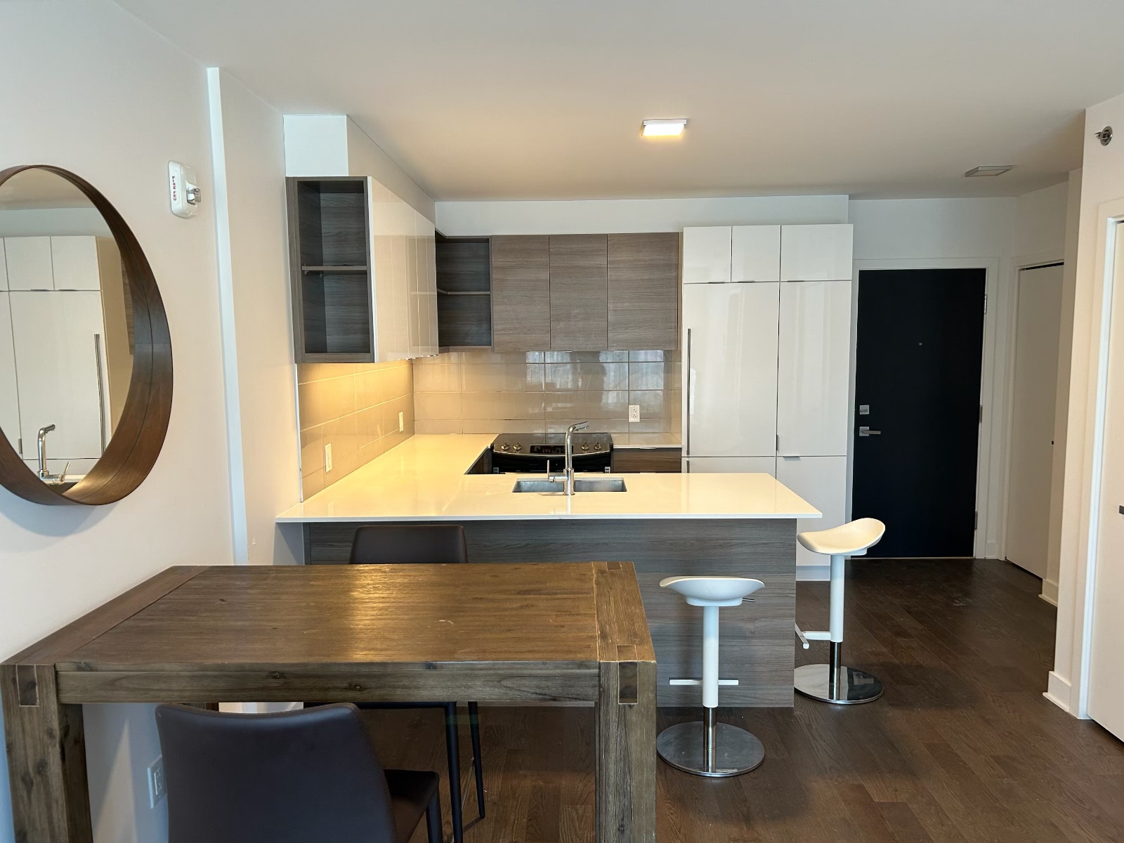 Lease Transfer – Fully Furnished 1-Bedroom Apartment — photo 2