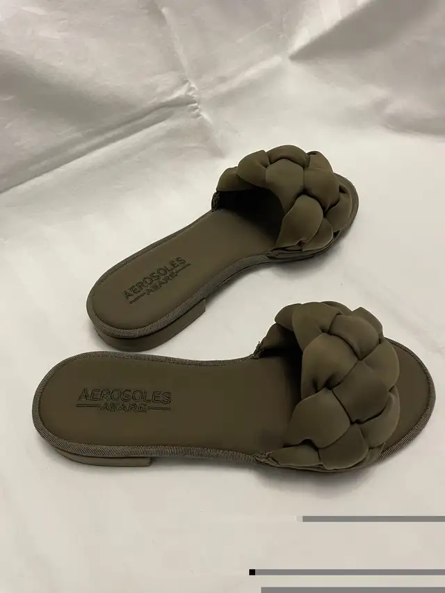 Women’s sandals in Women's - Shoes in City of Toronto - Image 5