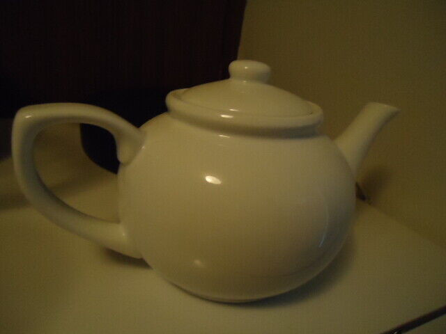 White glass type, tea pot with lid. New in Kitchen & Dining Wares in Winnipeg - Image 3