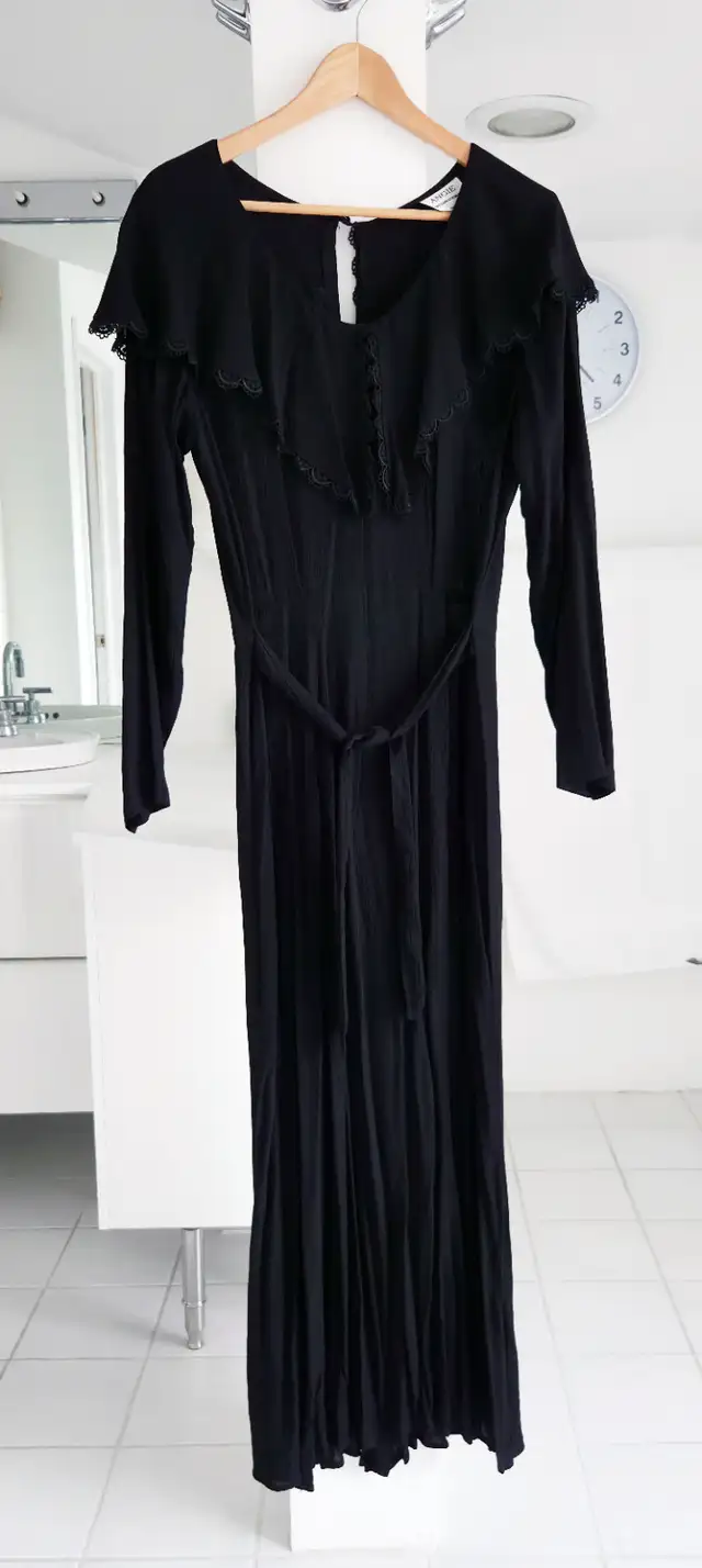 like-new 1990s ANGIE INTERNATIONAL full length dress (sz 8) in Women's - Dresses & Skirts in Ottawa - Image 2