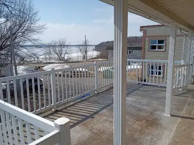 4 et demi a louer pour mois de mars, vue sur le fleuve, enquete de credit et references demandées. S...