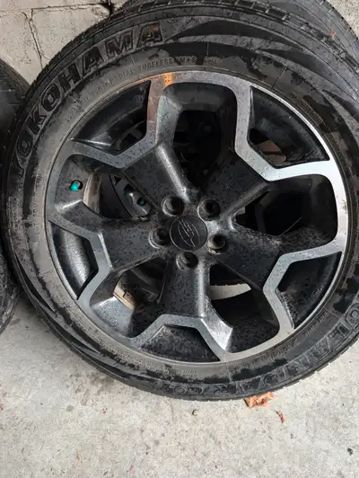 Mags d'origine Subaru Crosstrek 17 pouce + pneus d'été bon pour 2 saisons. Bolt pattern 5 x 100. Si...