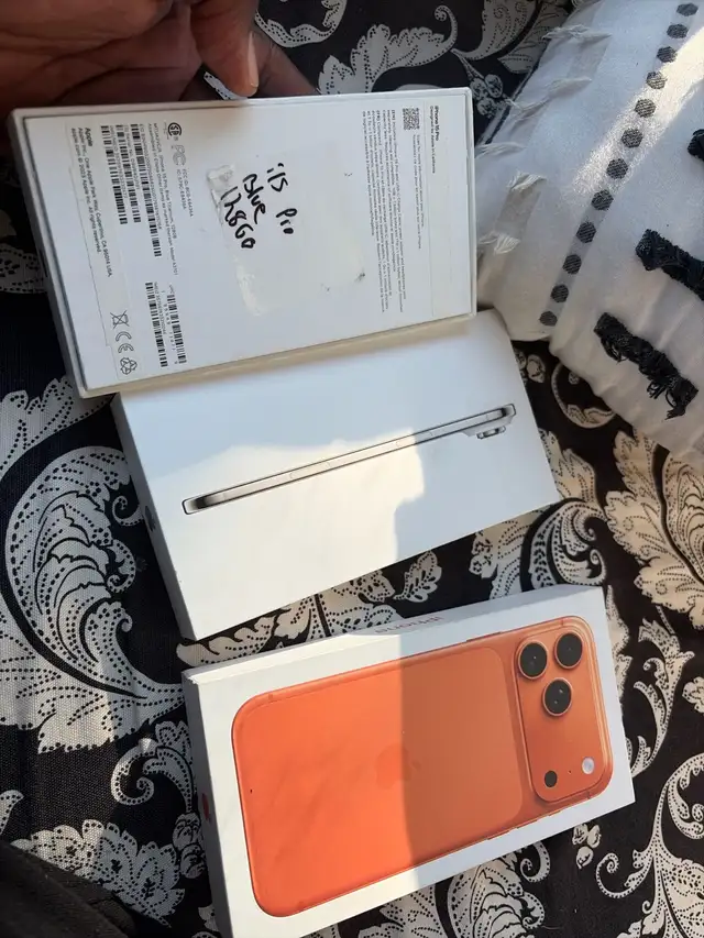Apple iPhone 15 Pro and Iphone 17 pro max  in Cell Phones in City of Toronto - Image 3