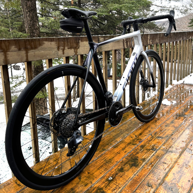 GIANT TCR PRO 0 AR 58CM COMME NEUF dans De route  à Laval/Rive Nord - Image 3