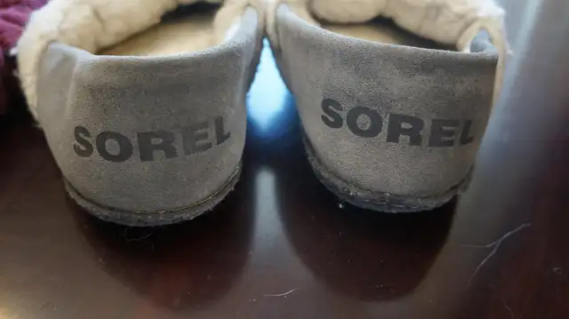SOREL SLIPPERS / SLIPPER SOCKS in Women's - Shoes in Norfolk County - Image 3