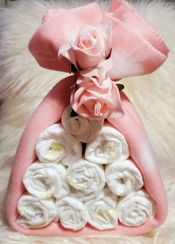 Baby girl's pink stork bundle diaper cake in Bathing & Changing in Guelph - Image 2