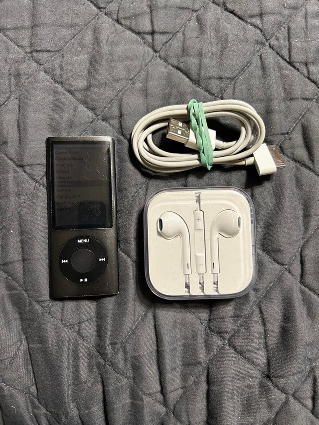 Apple iPod Nano 8gb 5th Gen Gray Bundle (A1320/MC031LL) Camera in iPods & MP3s in Oshawa / Durham Region