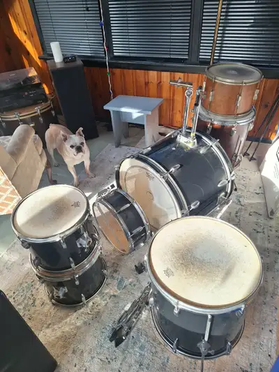 Silvertone Drum Kit (22/12/13/16 + 14 Snare) + Snare stand., View more