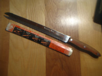 Couteau tout usage OLYMPIA JAPAN. Longueur : 15 pouces.