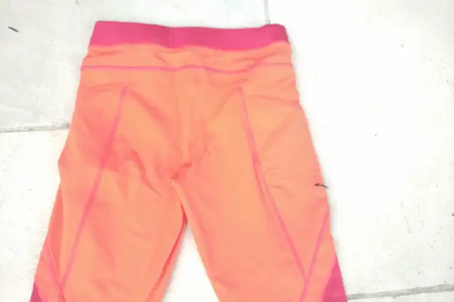 Lole Leggings in Women's - Bottoms in Markham / York Region - Image 9