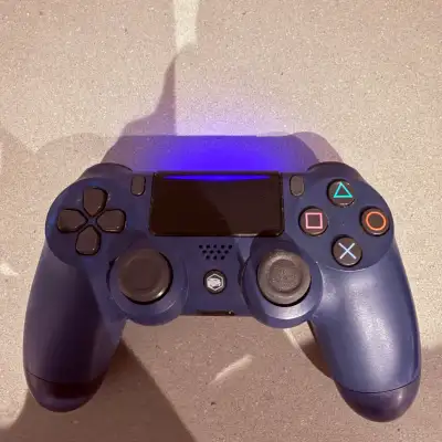 Customized ps4 controller from battlebeaver. Comes with: Mouse click triggers & bumpers 2 back butto...