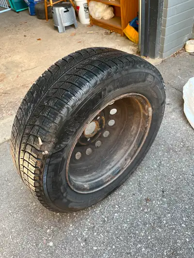 Selling a set of Michelin X-Ice winter tires – size 205/65R16. These are premium winter tires known...