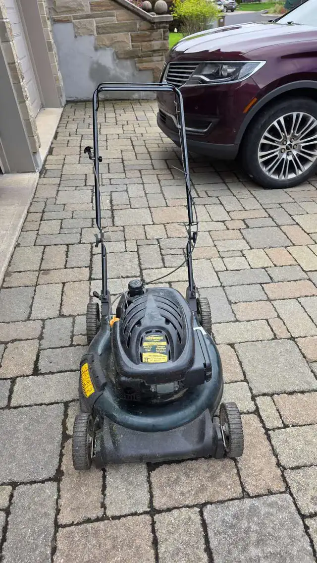 YARDWORKS 21 inch Gas-powered Push lawnmower   in Lawnmowers & Leaf Blowers in Longueuil / South Shore - Image 3