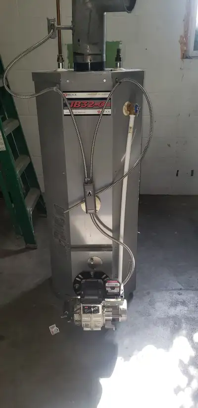 Brock IB32-0 hot water tank in good condition. Never had a problem with it. Replaced with a propane...
