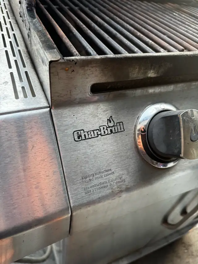 Char-broil large bbq in BBQs & Outdoor Cooking in Hamilton - Image 3