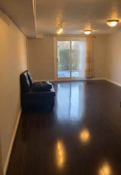 Room for rent available in Mississauga shared