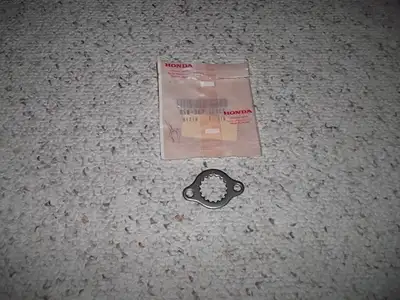 For Sale: 1999 - 2003 Honda TRX400EX NEW OLD STOCK Fixing Plate... Part number 23802-KAE-870. Price:...