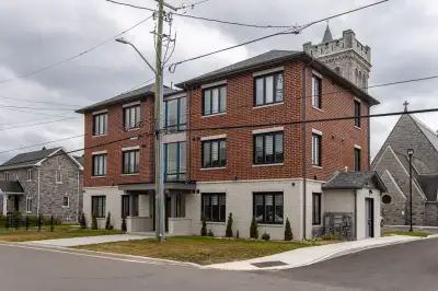 2 Beds 2 Baths Apartment Available