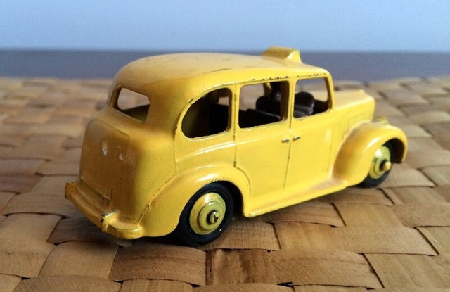 DINKY DIECAST TOY #40H AUSTIN TAXI ~ MECCANO 1952-1954 in Arts & Collectibles in Winnipeg