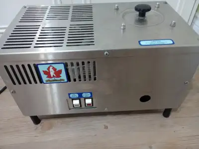 Polar Bear Distiller, manual operation, woks excellent, tabletop model, 425.