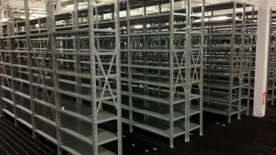 TABLETTES INTERLOCK LOT D'USAGÉES COMME NEUVES, DIFFÉRENTES DIMENSIONS, INSTALLATION DISPONIBLE. DUR...