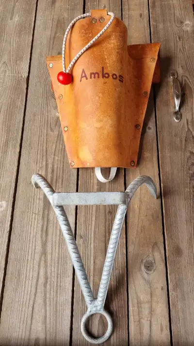 Ice hook for dog sled comes with leader shaft. See pictures