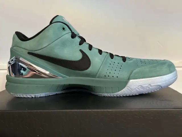 DS Nike Kobe 4 IV Protro Girl Dad Suede Bicoastal Size 10+10.5 in Men's Shoes in City of Toronto - Image 5