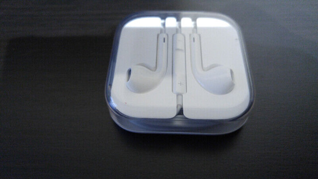 iPhone Headphones/ipods with Remote & Mic in iPod & MP3 Accessories in Calgary - Image 3