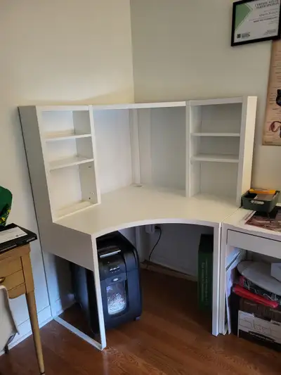 This is an Ikea Micke corner desk, perfect for small spaces and maximizing your work area, this used...