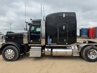 2019 Peterbilt 389 758,286 km 14,664 Hours MX13 engine Original owner