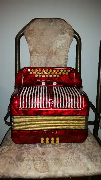 HOHNER DIATONIC CLUB 111M button accordion. Two row ,C & F . In amazing pristine condition.Nice case...